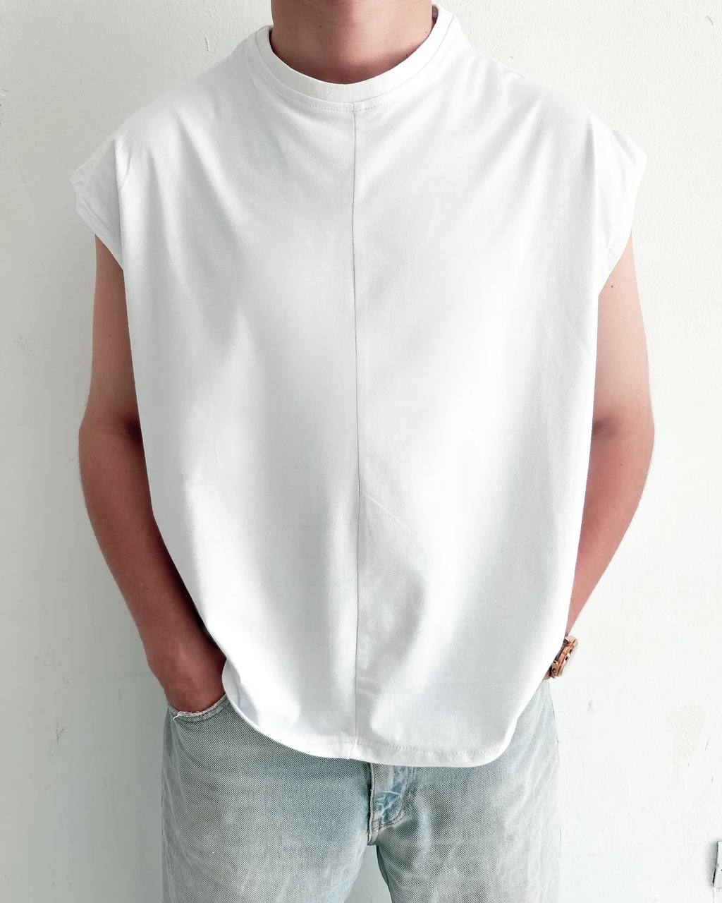 Sleeveless T-shirt