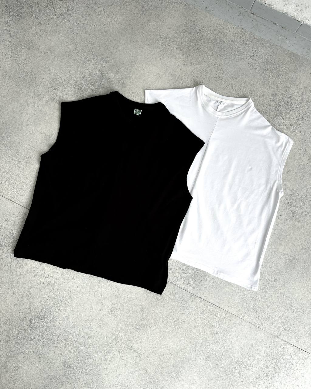 Sleeveless T-shirt